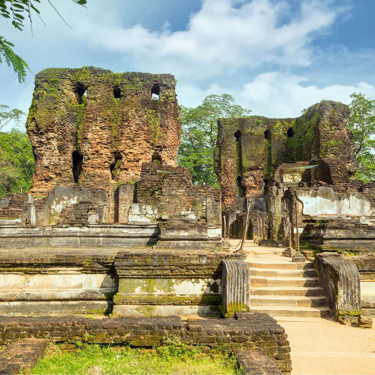 https://srilankatourdriverwithcar.com/wp-content/uploads/2025/04/9_days_polonnaruwa-1280x1280.jpg
