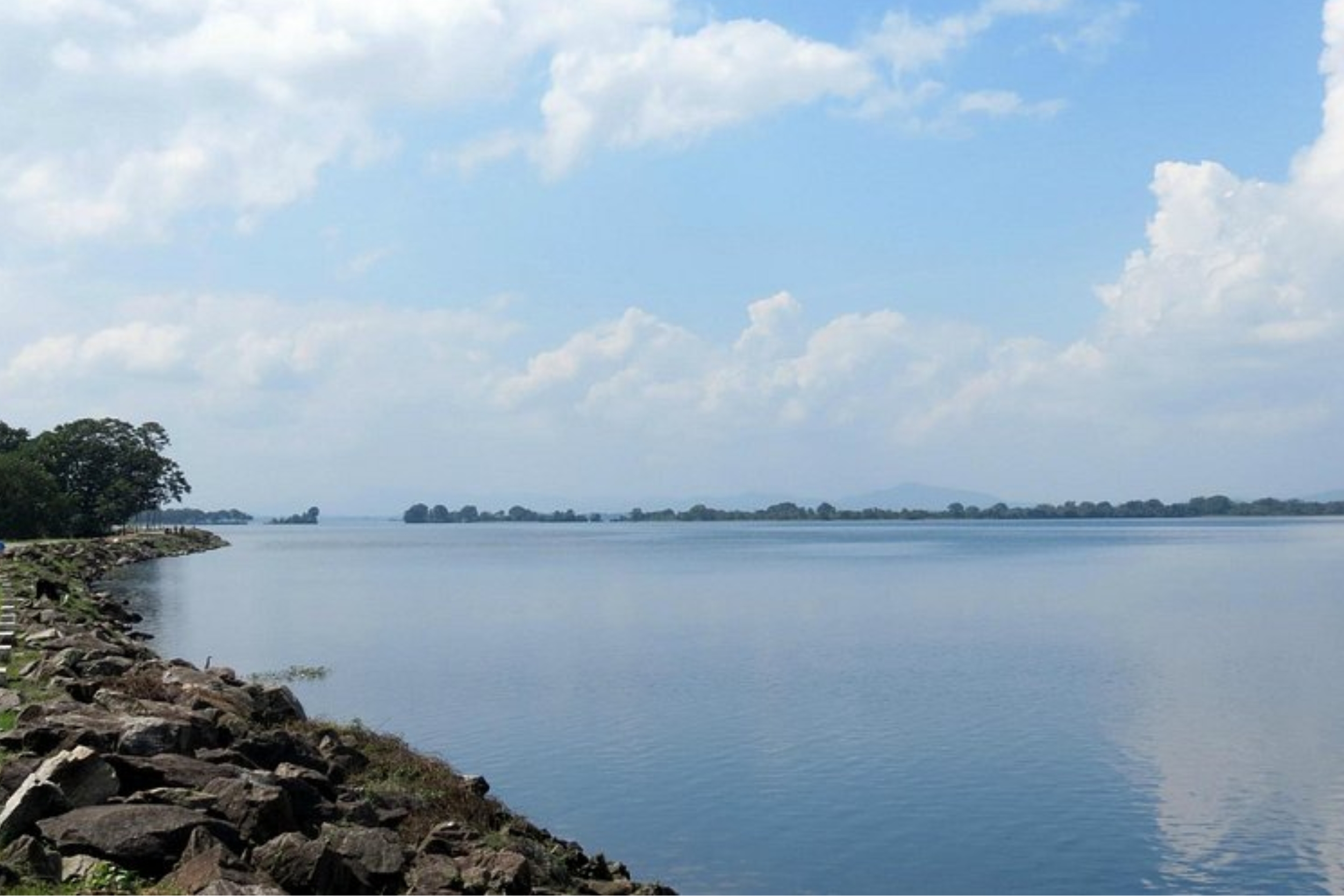 https://srilankatourdriverwithcar.com/wp-content/uploads/2025/05/parakrama-samudra-sri-lanka.jpg