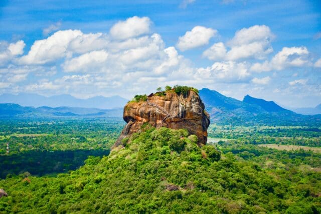 Private driver tour in Sri Lanka landscape