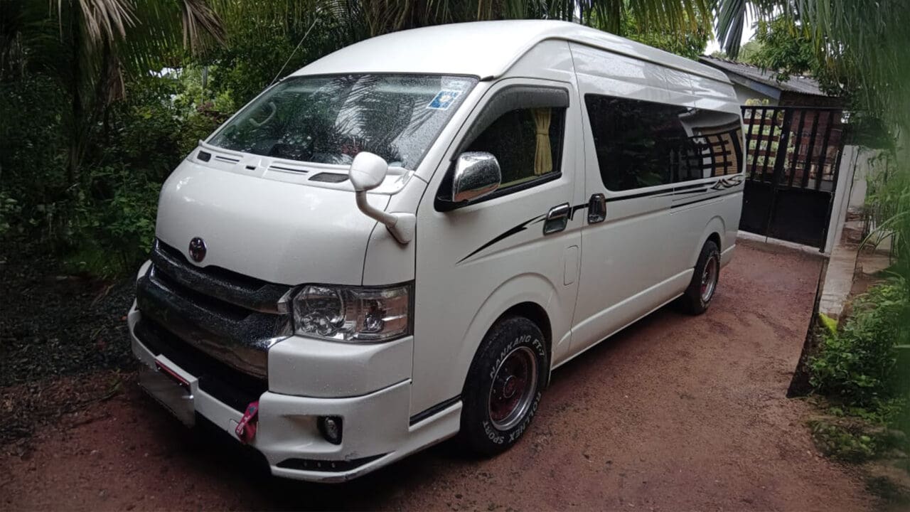 mini-bus-high-roof-05