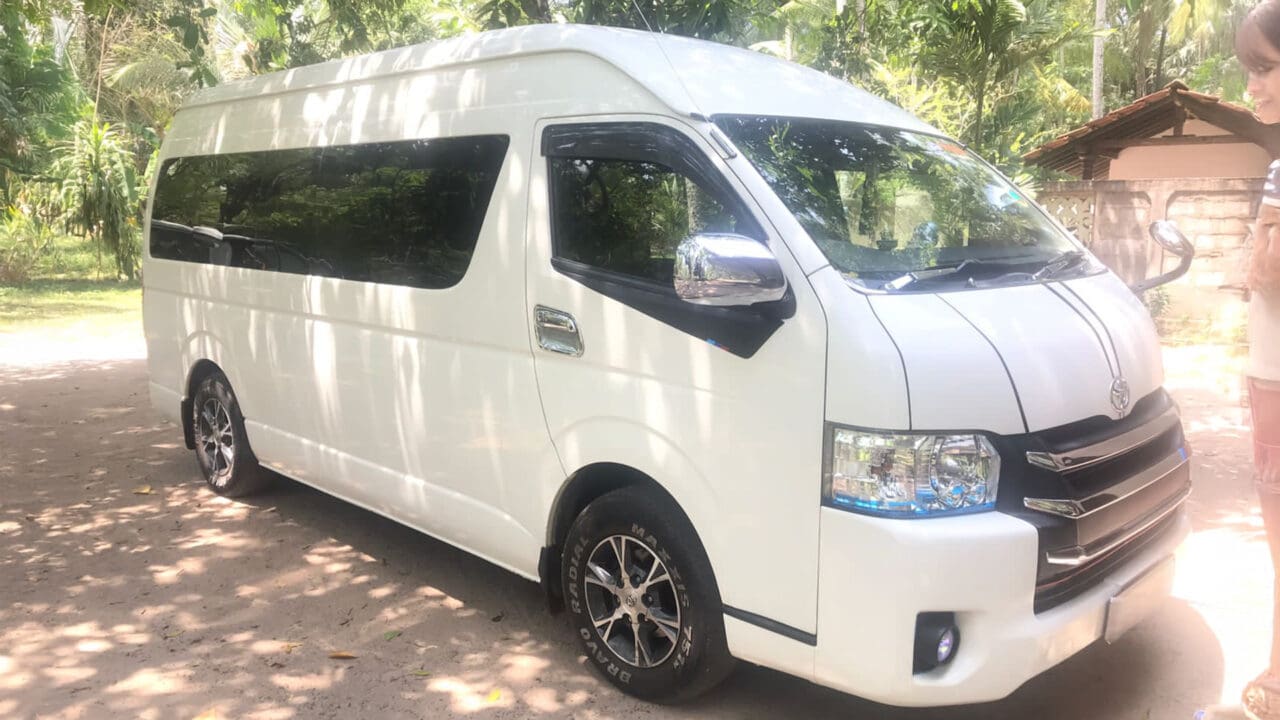 mini-bus-high-roof-09