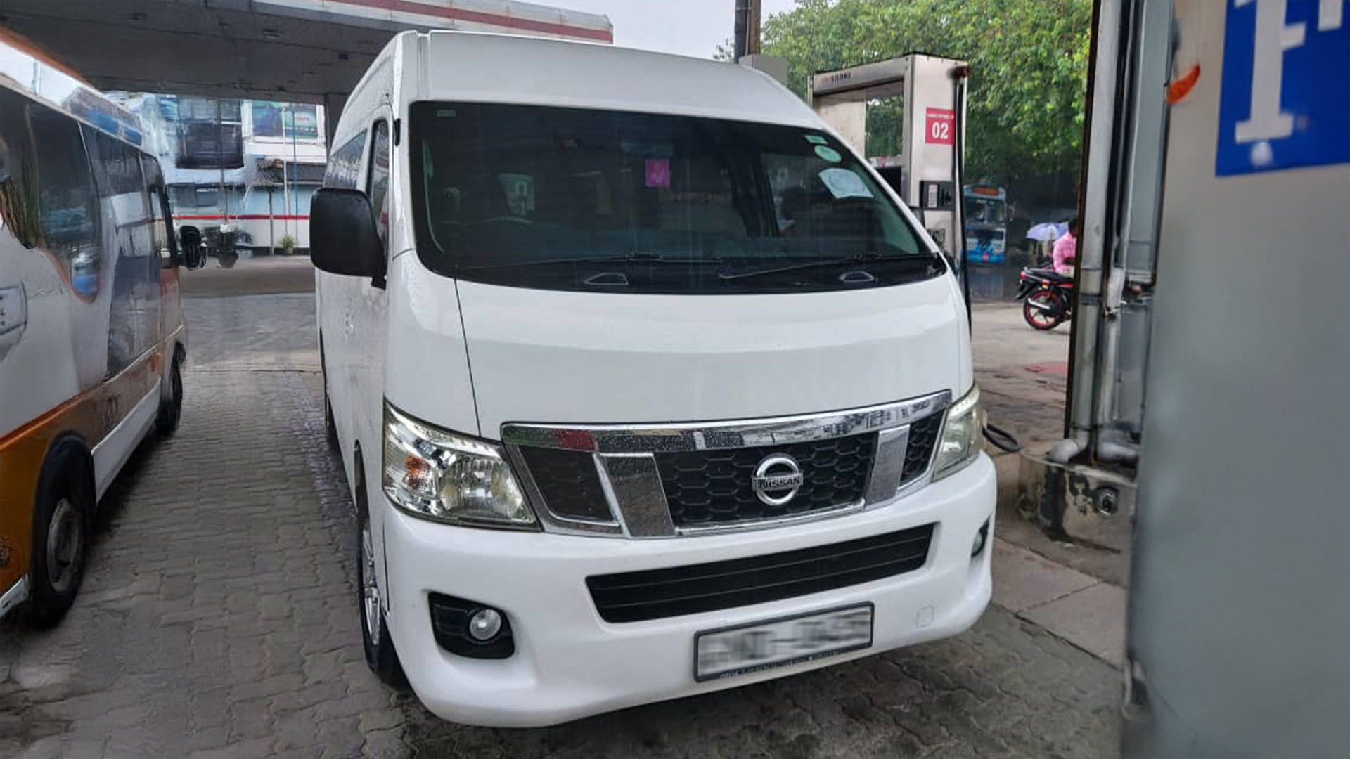 mini-bus-high-roof-13