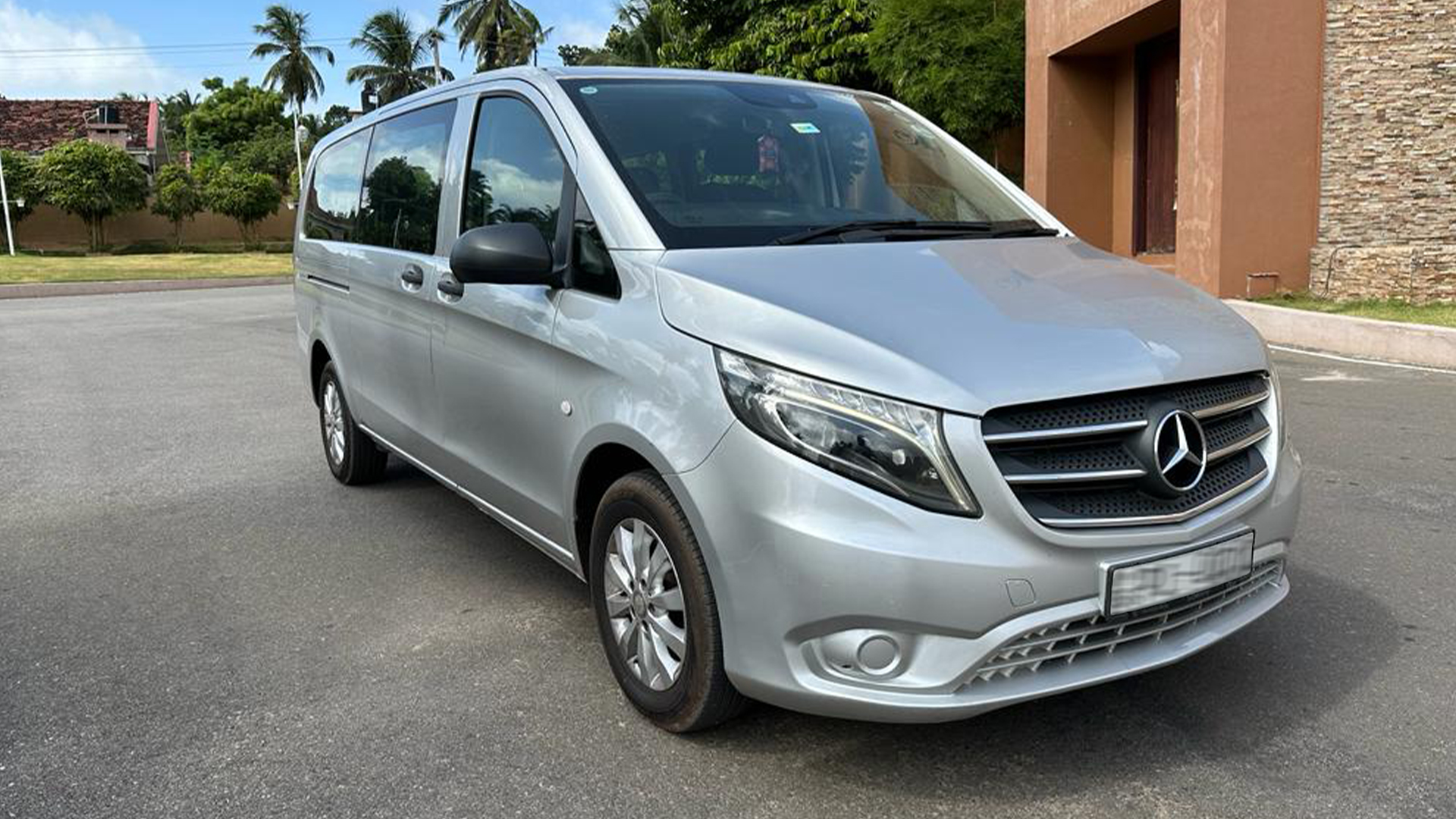 mini-bus-short-roof-01