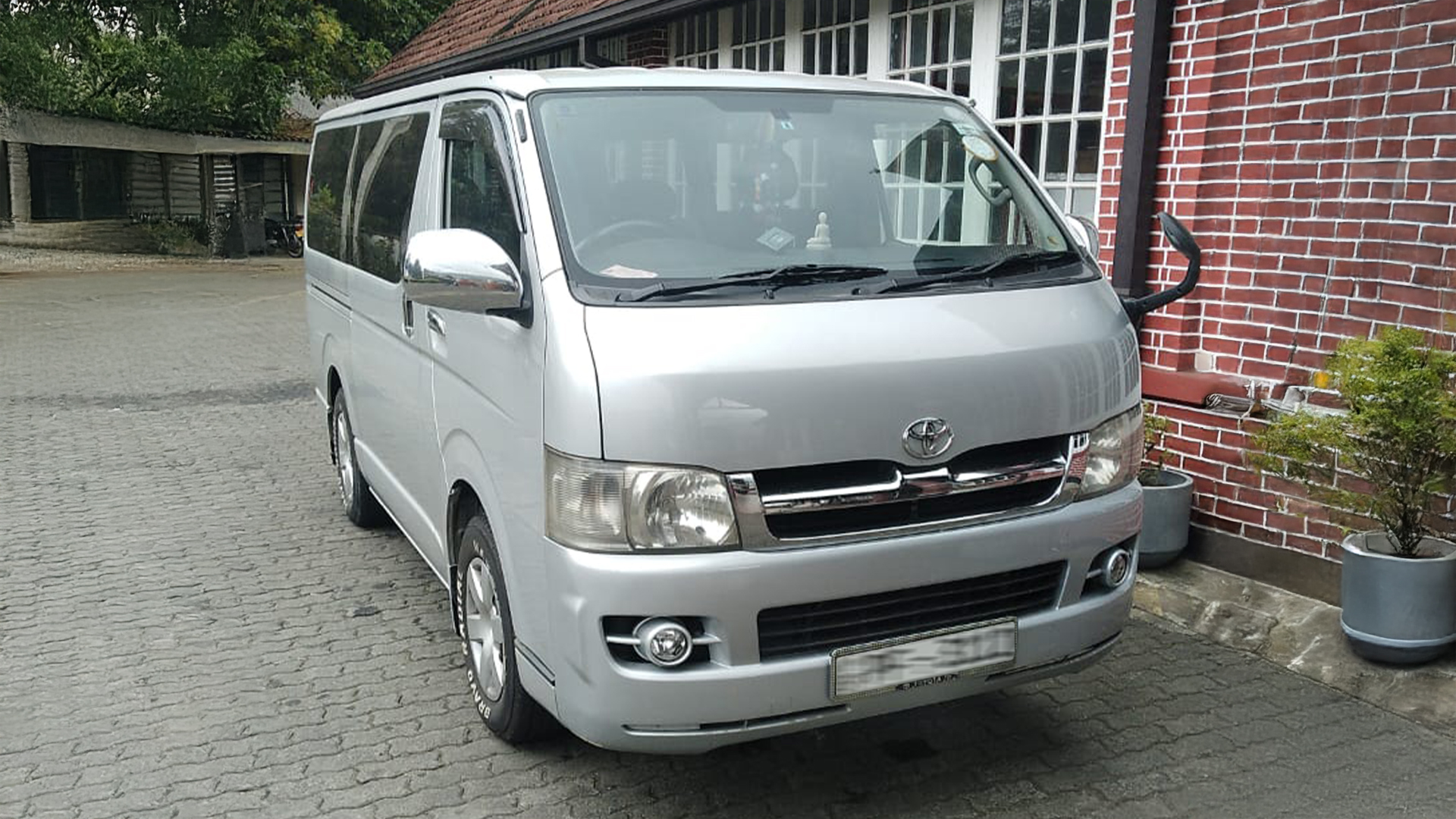 mini-bus-short-roof-04