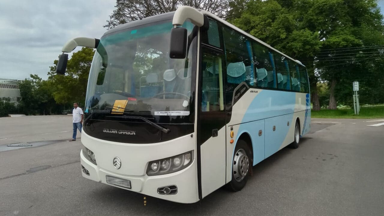 motor-coach-high-deck-01