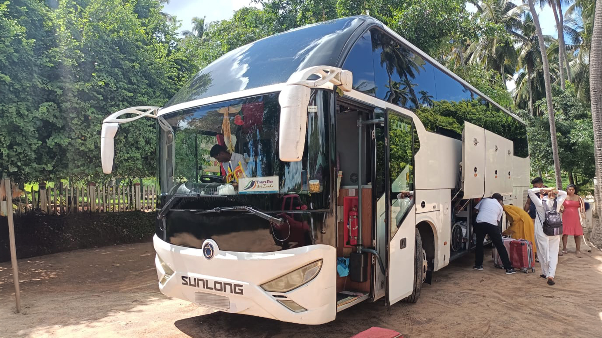 motor-coach-high-deck-04