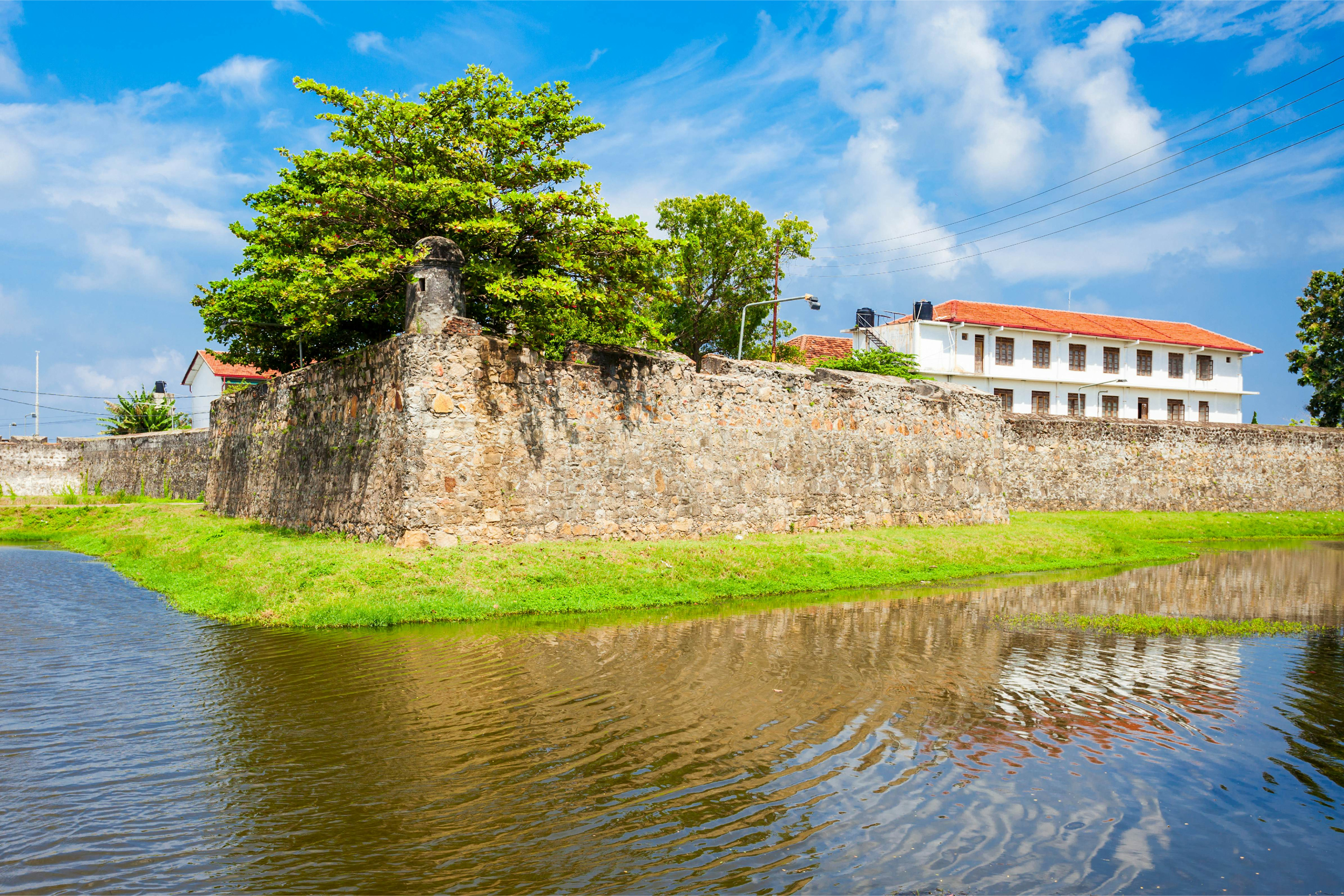 https://srilankatourdriverwithcar.com/wp-content/uploads/2025/10/batticaloa-dutch-fort-pasikuda.jpg