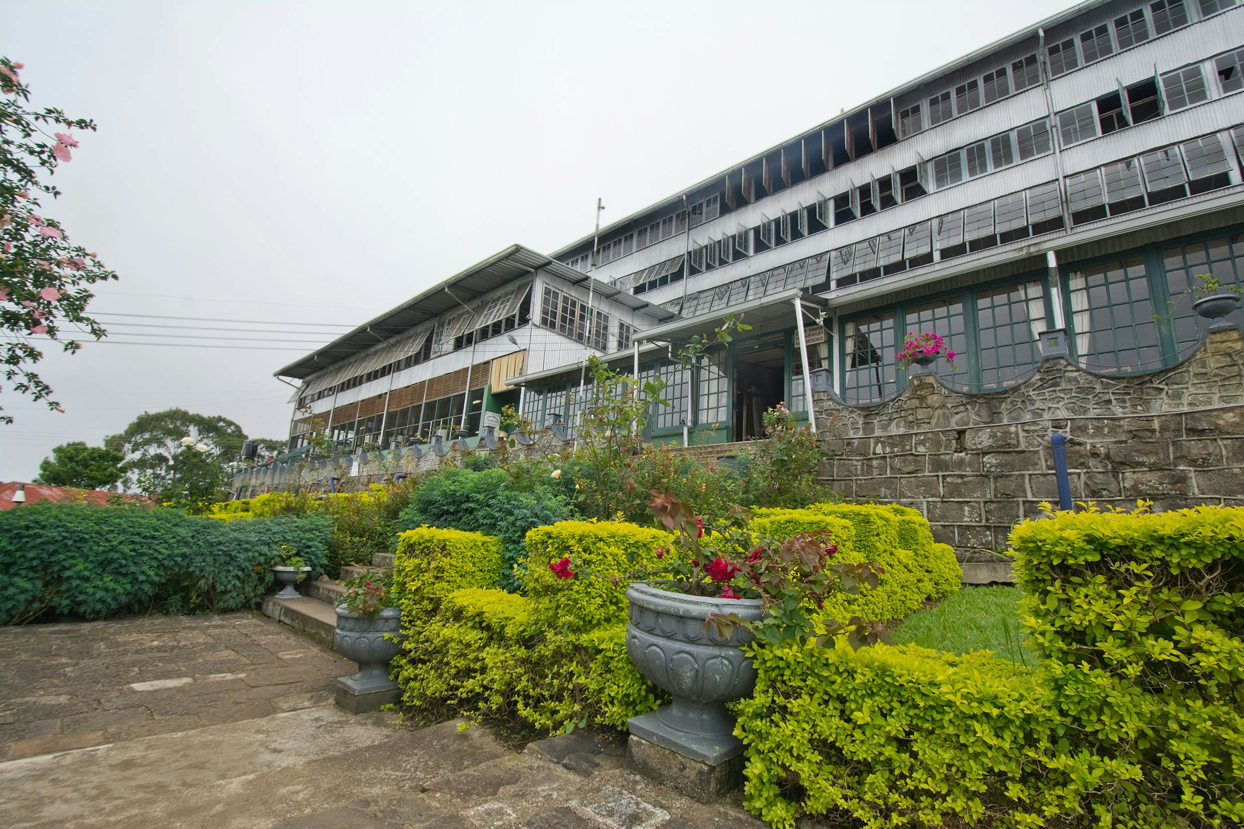 https://srilankatourdriverwithcar.com/wp-content/uploads/2025/10/dambatenna-tea-factory-haputale.jpg