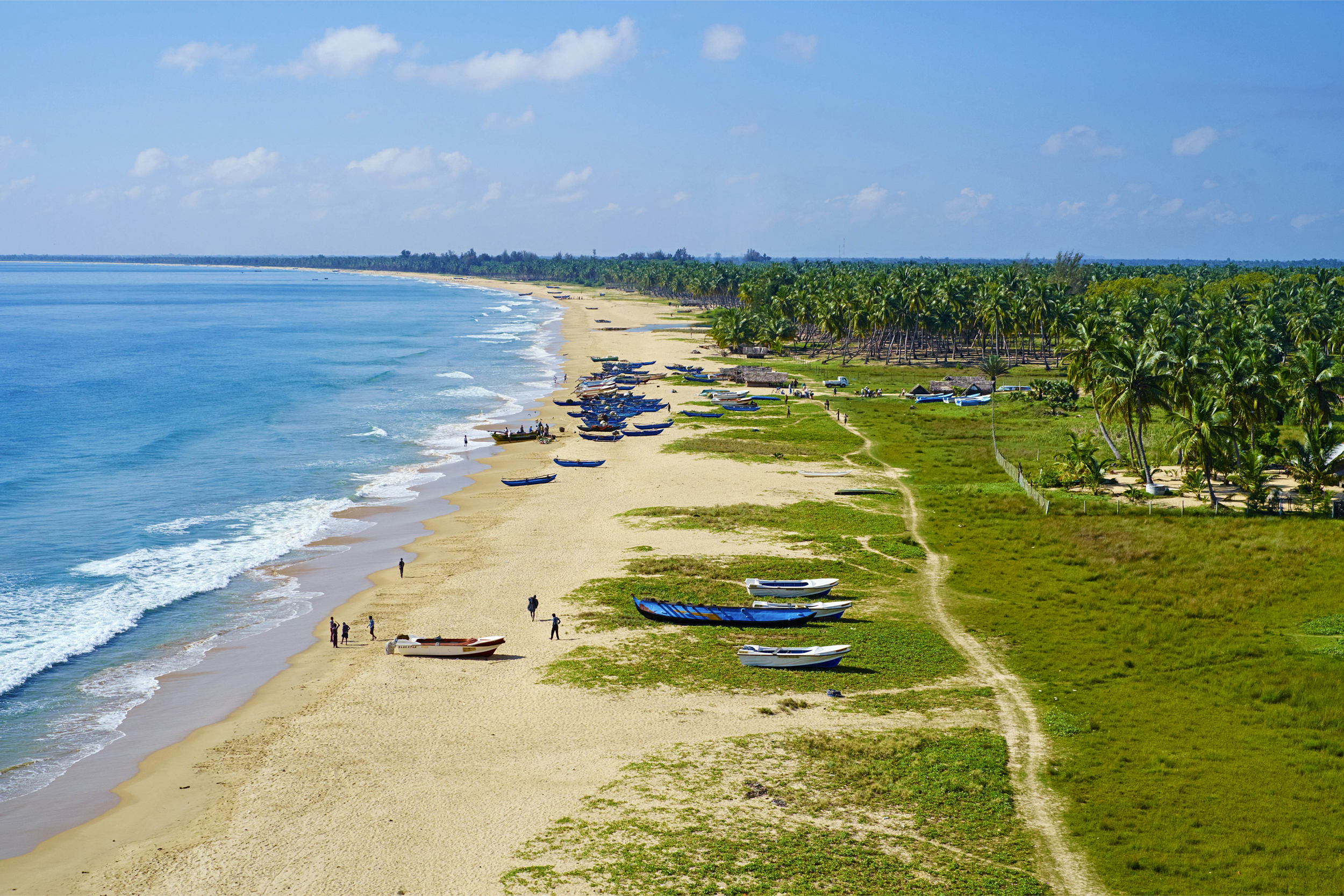 https://srilankatourdriverwithcar.com/wp-content/uploads/2025/10/kalkudah-beach-pasikuda.jpg