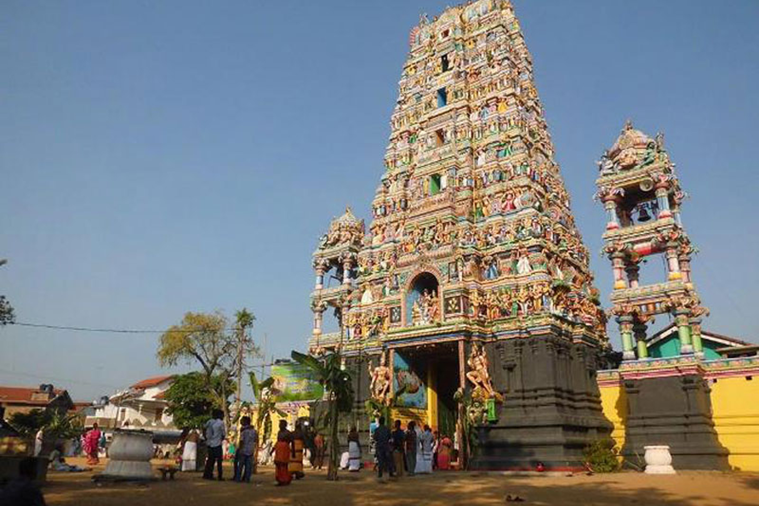 https://srilankatourdriverwithcar.com/wp-content/uploads/2025/10/kokkadicholai-thanthondreeswarar-temple-pasikuda.jpg