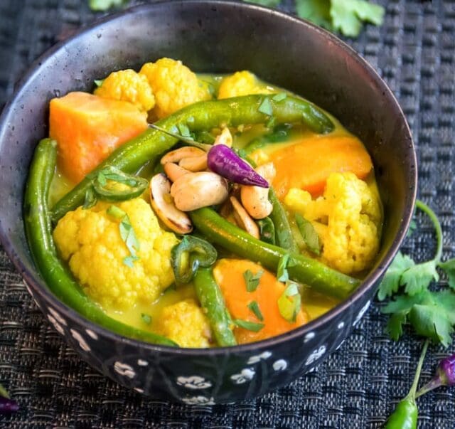 Sri Lankan mixed vegetable curries for vegetarian travellers